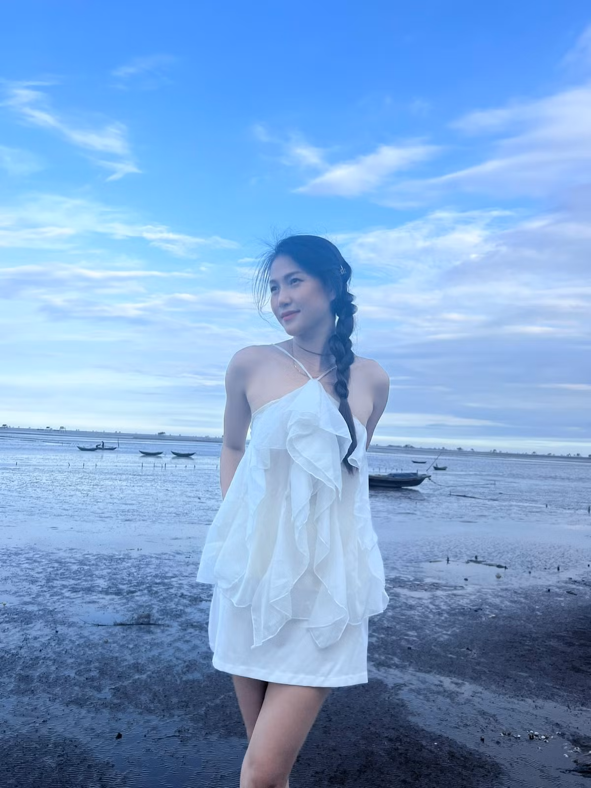 Vẻ đẹp mộc mạc, nụ cười ngọt ngào của cô là "vũ khí" đốn tim người hâm mộ.