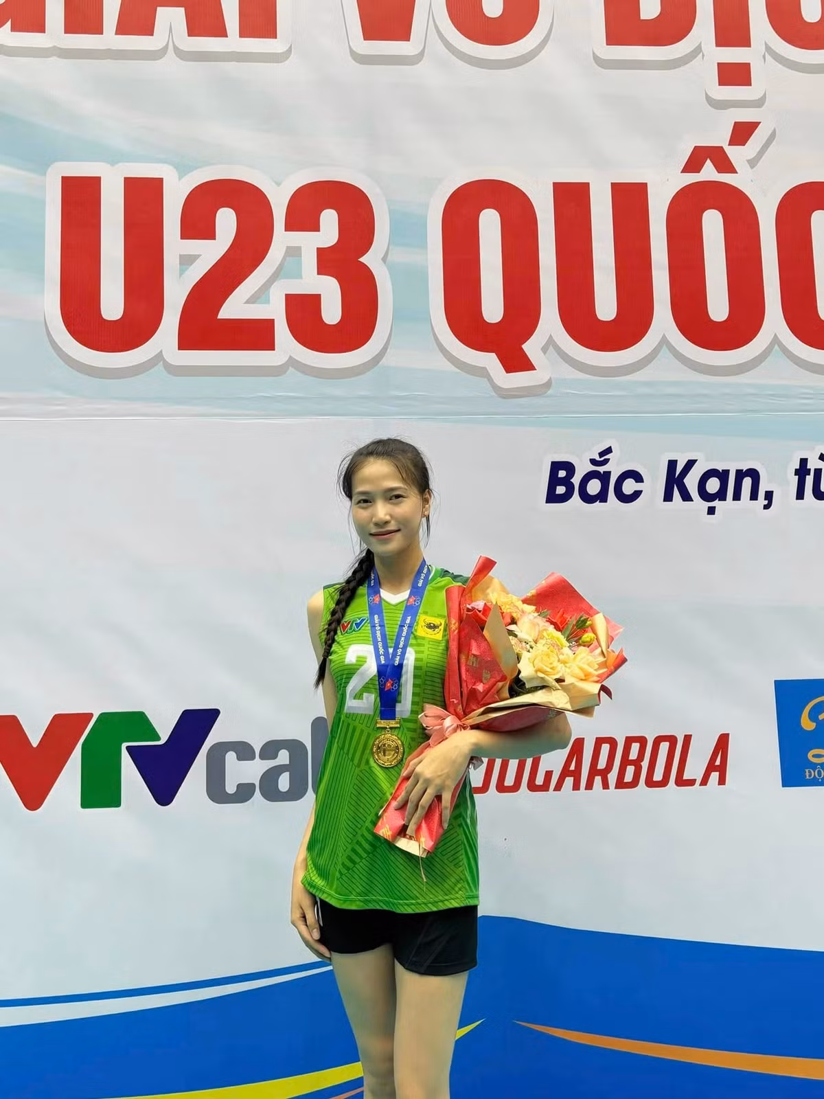 Lữ Thị Phương là một trong những vận động viên trẻ nổi bật của làng bóng chuyền Việt Nam. Cô gây chú ý khi đoạt danh hiệu "Miss áo dài" tại giải bóng chuyền nữ quốc tế VTV9 Bình Điền 2024.