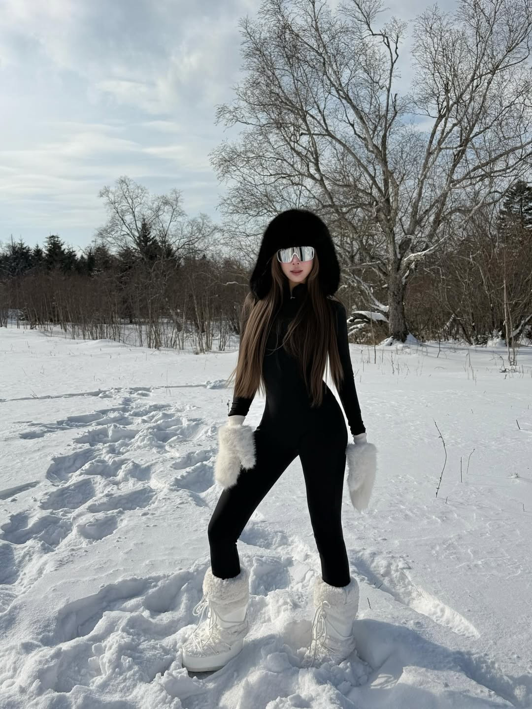 Sau khi tốt nghiệp đại học, Linh Hương không bó buộc mình trong hình tượng hot girl kẹo ngọt. Cô quyết tâm theo đuổi con đường người mẫu ảnh chuyên nghiệp và có sự thay đổi rõ rệt về phong cách, có sự trưởng thành, đa dạng hơn. (Ảnh: IGNV)