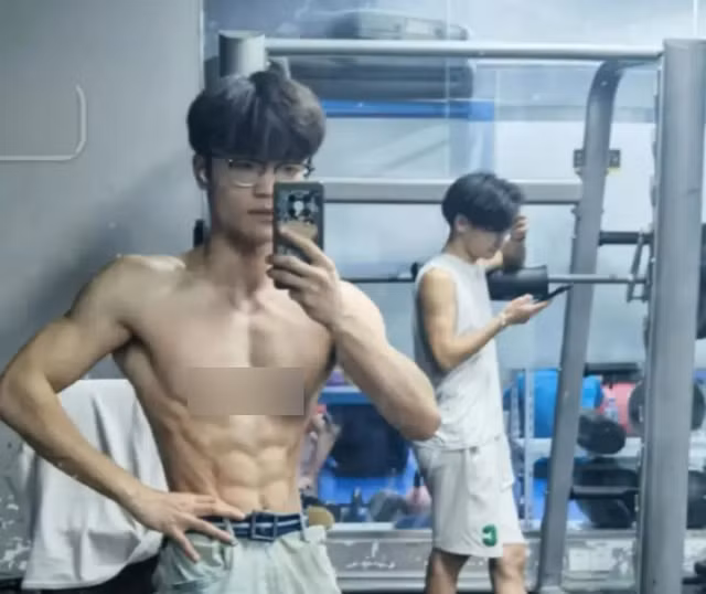 Tất nhiên, việc nổi tiếng nhờ vào ngoại hình giống Faker là vô tình, nhưng những cái tên này sau đó đều tích cực tận dụng "nền tảng" sẵn có này để xây dựng thương hiệu riêng của mình.