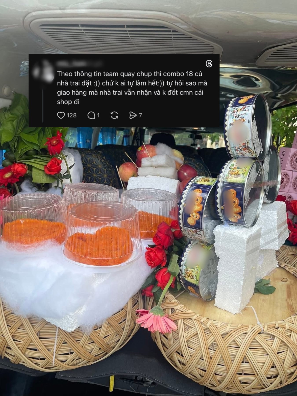 Mới đây, loạt hình ảnh được cho là tráp cưới của một cặp đôi sau khi đăng tải đã thu hút rất nhiều sự chú ý và trở thành tâm điểm bàn tán trên các diễn đàn mạng xã hội.