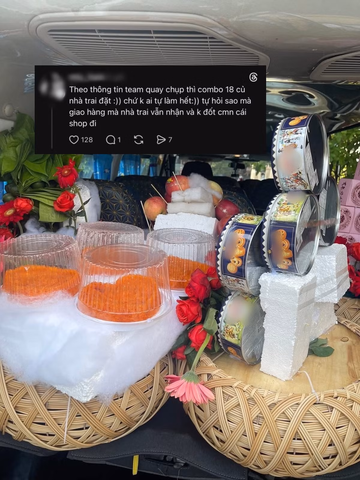 Mới đây, loạt hình ảnh được cho là tráp cưới của một cặp đôi sau khi đăng tải đã thu hút rất nhiều sự chú ý và trở thành tâm điểm bàn tán trên các diễn đàn mạng xã hội.