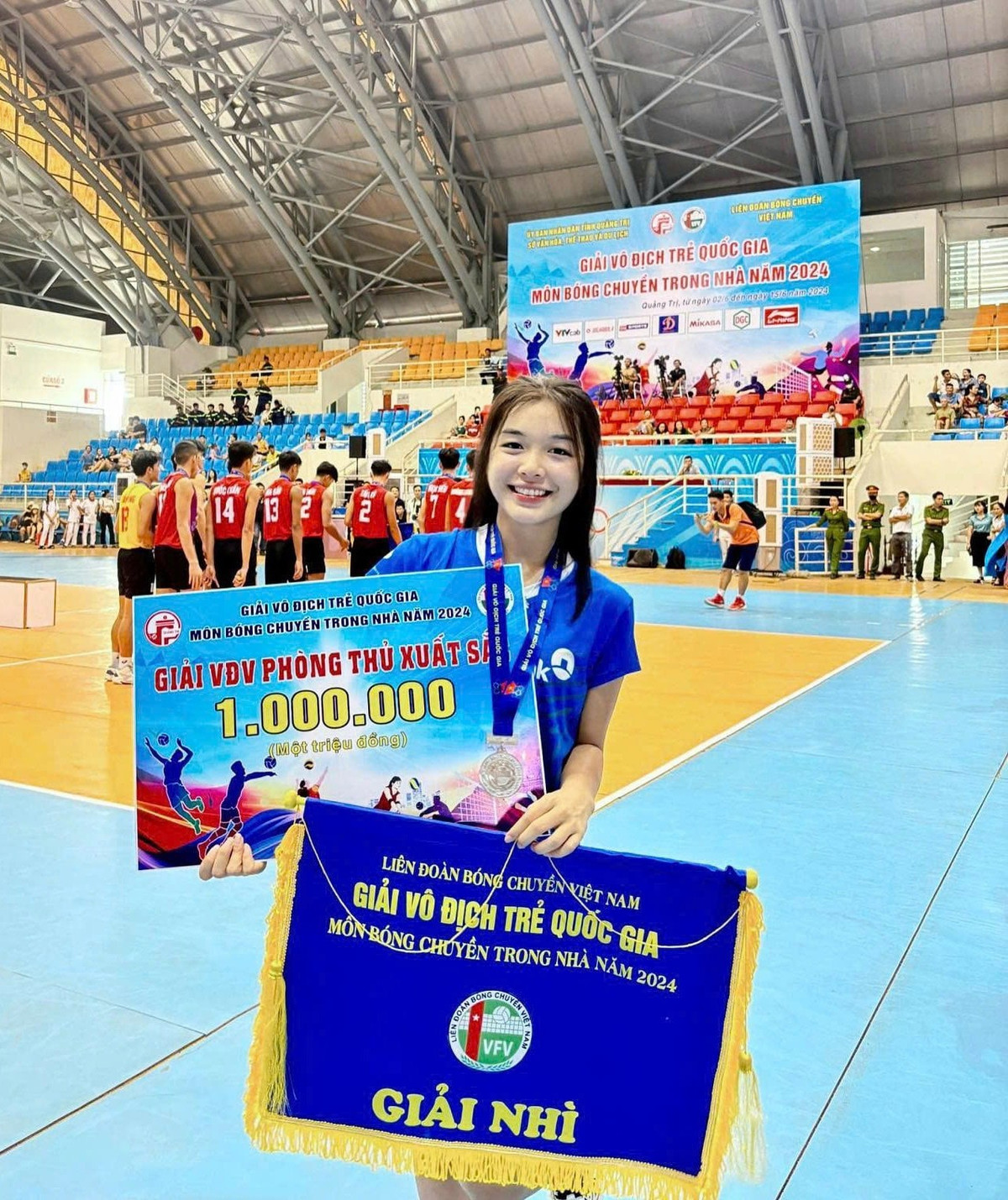 Sở hữu chiều cao nổi bật, thân hình cân đối và nụ cười rạng rỡ, Hà Kiều Vy được ví như "nàng thơ" thế hệ mới của bóng chuyền nữ Việt Nam. Chơi ở vị trí libero cho CLB Ngân hàng Công Thương và tuyển U20 quốc gia, Kiều Vy sở hữu kỹ năng phòng thủ ấn tượng cùng phản xạ nhanh nhạy.