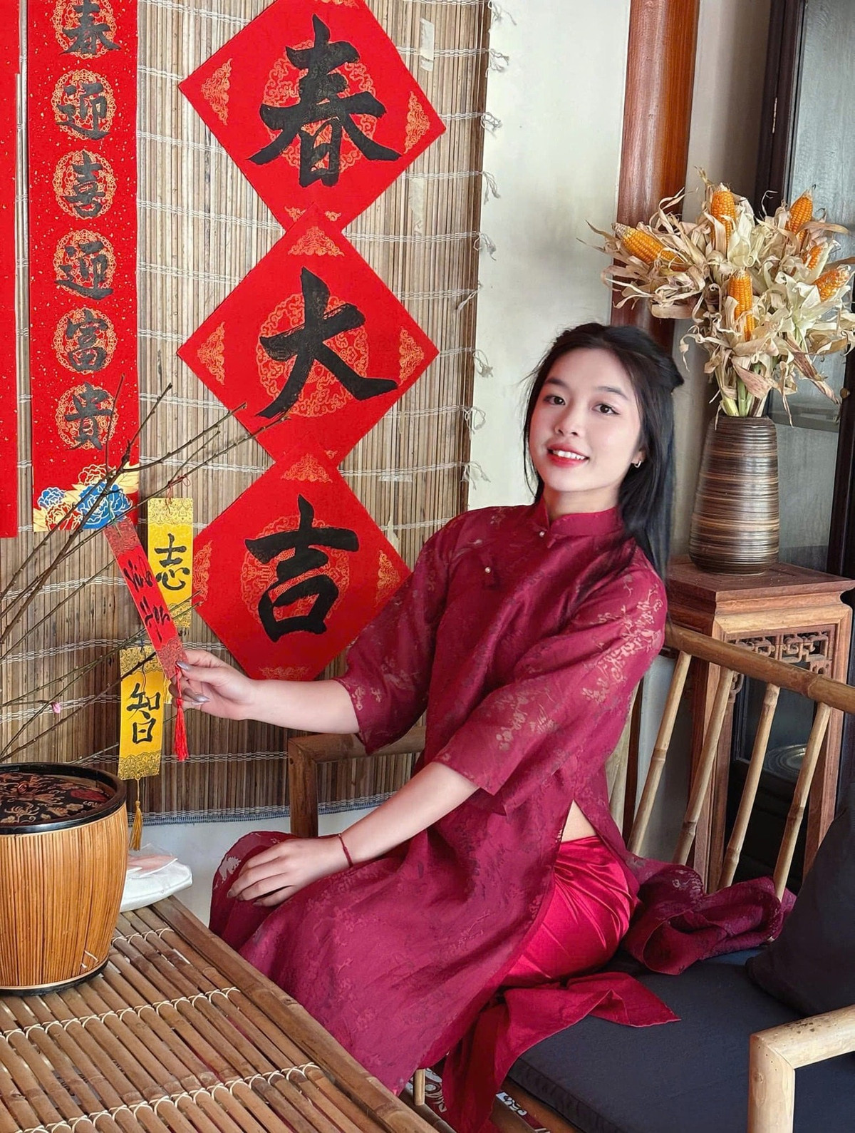 Libero trẻ sinh năm 2006 sở hữu chiều cao nổi bật nên dễ dàng cân được nhiều thiết kế khác nhau, từ áo dài truyền thống đến những set đồ năng động, cá tính.