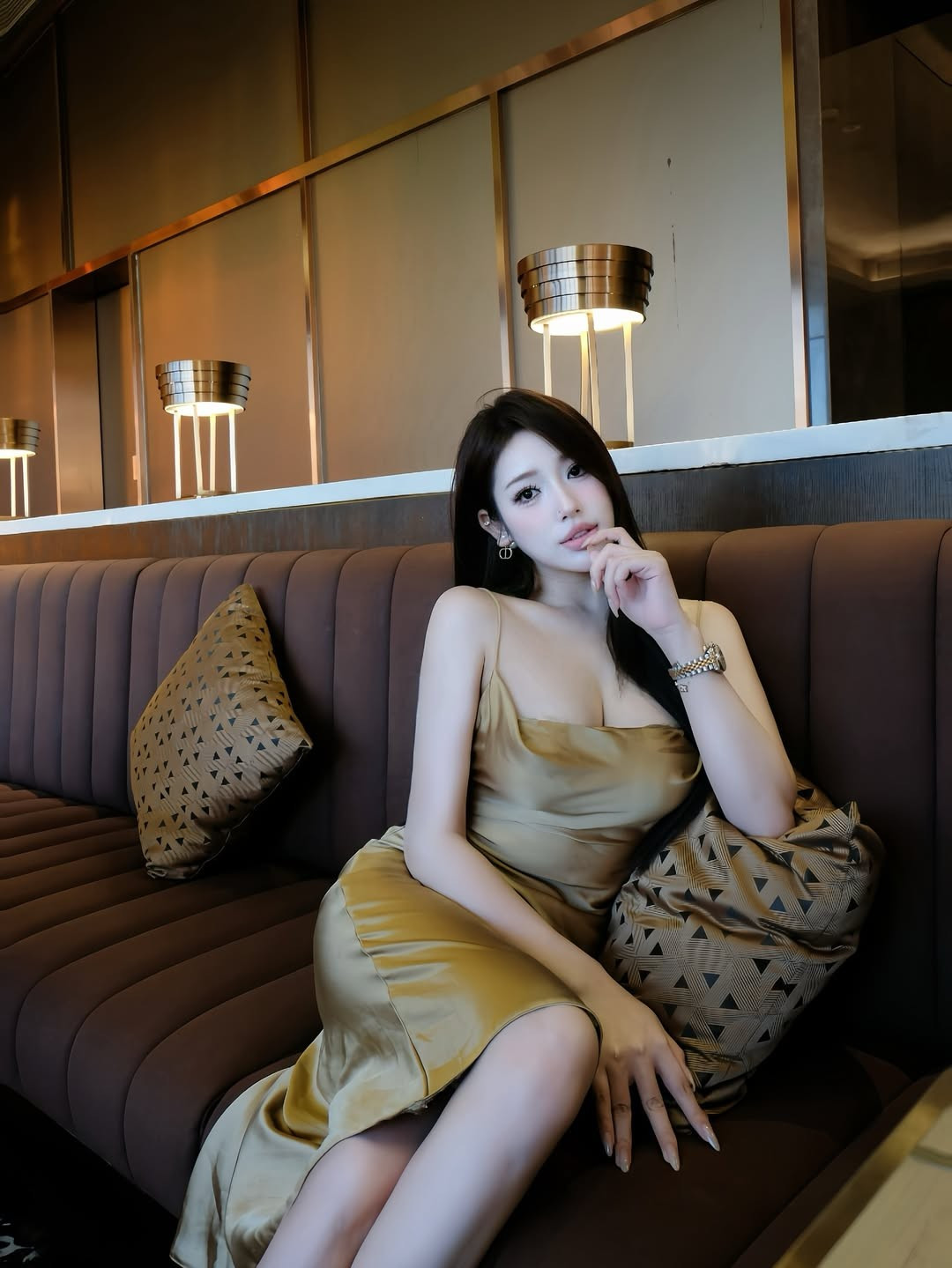 Trên khắp các diễn đàn chuyên về trai xinh gái đẹp Châu Á, cô nàng nhận được "thả tim" nhiệt tình từ phía cư dân mạng.