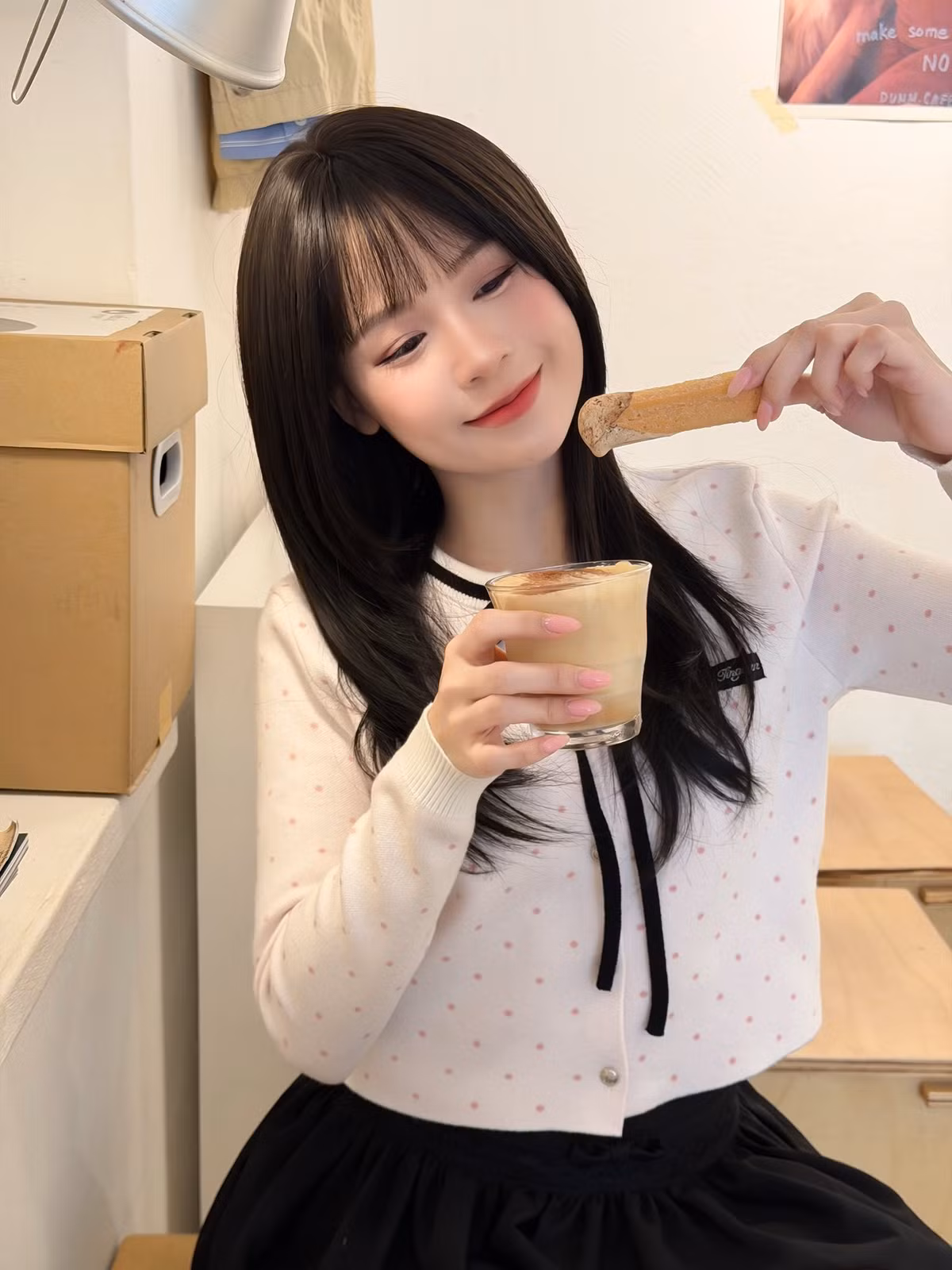 Mới đây, bộ ảnh hot mom Sam diện outfit theo phong cách học đường pha chút hơi hướng Coquette đã nhanh chóng nhận được "bão like" vì khả năng hack tuổi cực đỉnh. (Ảnh: IGNV)