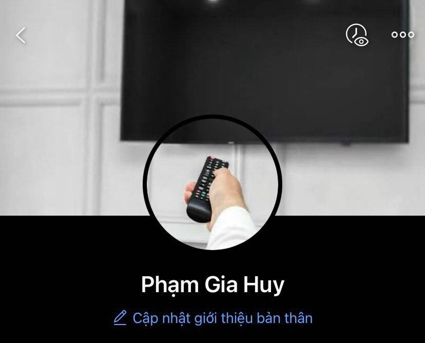 Điểm đặc biệt nằm ở chỗ ảnh đại diện chỉ hiển thị một phần của bức ảnh bìa, tạo ra một sự bất ngờ và tò mò cho người xem.