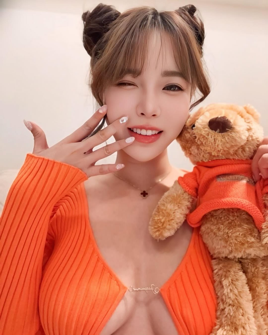 Cộng đồng mạng không ngớt lời khen ngợi thần thái cuốn hút, gương mặt xinh đẹp và vóc dáng nóng bỏng của cô nàng. (Ảnh: IGNV)