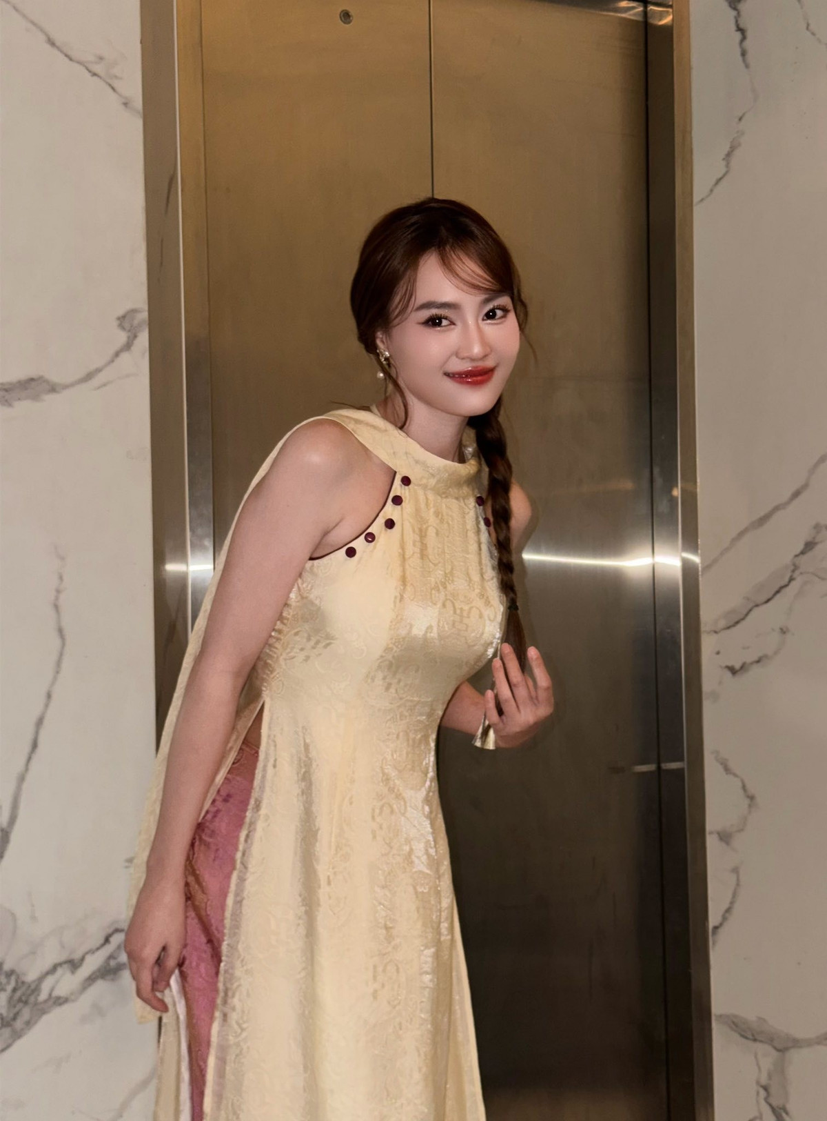 Mới đây, cộng đồng người hâm mộ không khỏi tự hào khi Ninh Dương Lan Ngọc chính thức lọt vào danh sách đề cử Top 100 gương mặt đẹp nhất thế giới năm 2026 do chuyên trang phê bình độc lập TC Candler công bố. Đây không chỉ là sự ghi nhận cho nhan sắc "không góc chết" mà còn là minh chứng cho sức ảnh hưởng lan tỏa của nữ diễn viên trên bản đồ sắc đẹp quốc tế. (Ảnh: FBNV)