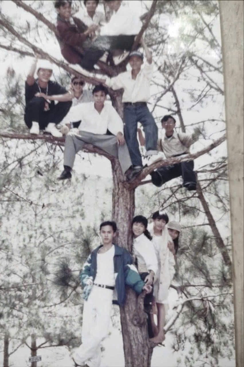 Đó là thời mà để có một tấm ảnh, người ta phải chuẩn bị trang phục tươm tất, phải chờ đợi cả tuần để đợi tráng phim.