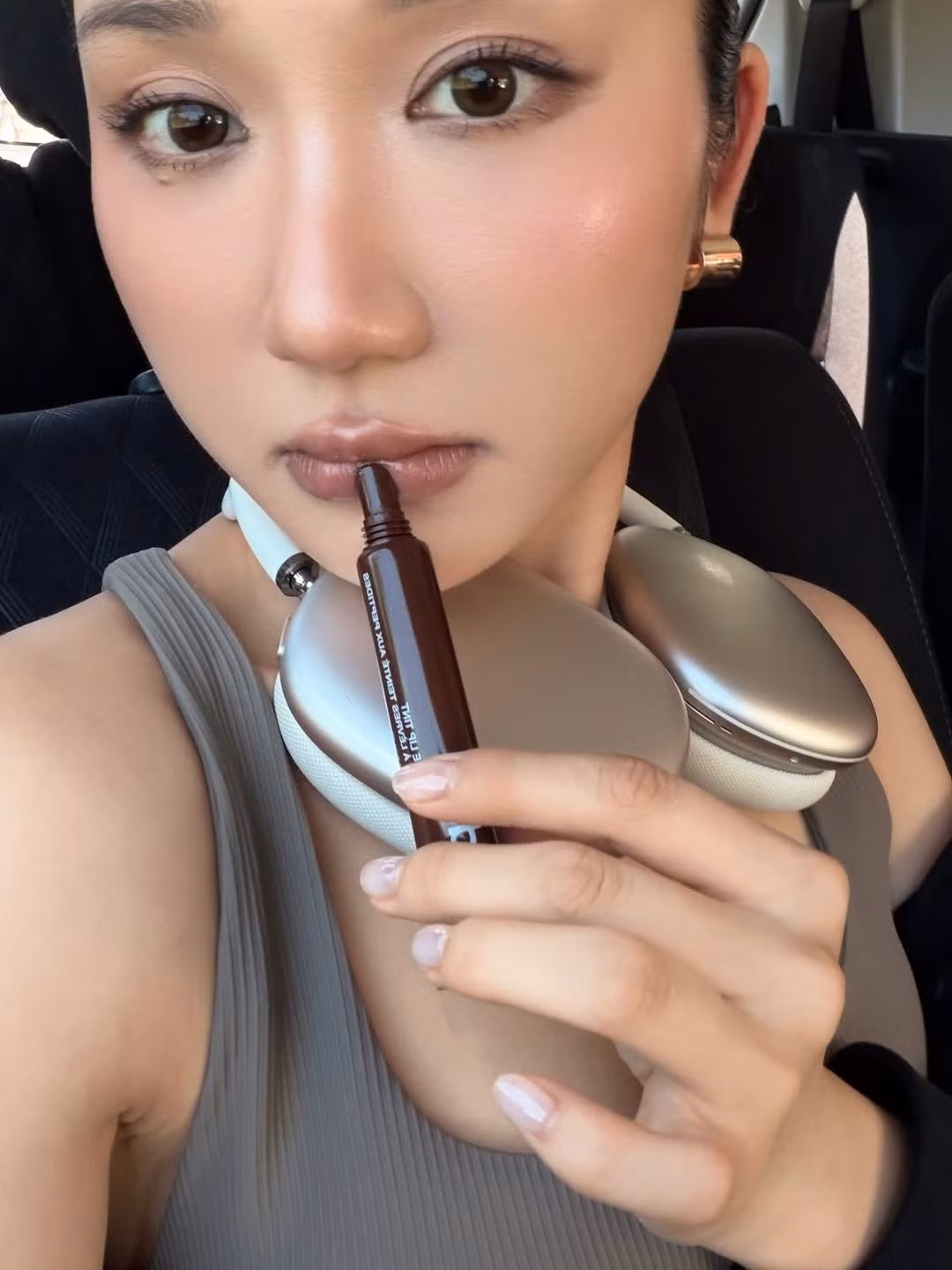 Thời gian gần đây, cô nàng gây ấn tượng khi thường xuyên thay đổi phong cách theo hướng gợi cảm, quyến rũ hơn, tuy nhiên vẫn giữ lại nét tinh tế, không bị hở hang phản cảm. (Ảnh: IGNV)