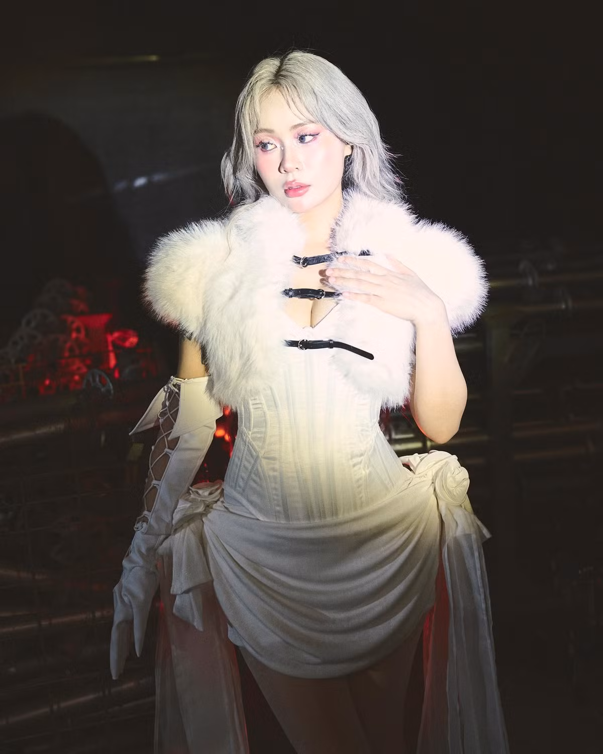 Trước đây, cô nàng thường xuất hiện với hình ảnh năng động, đơn giản, phù hợp với hình ảnh game thủ cá tính, thì hiện tại, Misthy đa dạng trong phong cách, lúc thì dịu dàng, gợi cảm, lúc lại ma mị đầy cuốn hút.