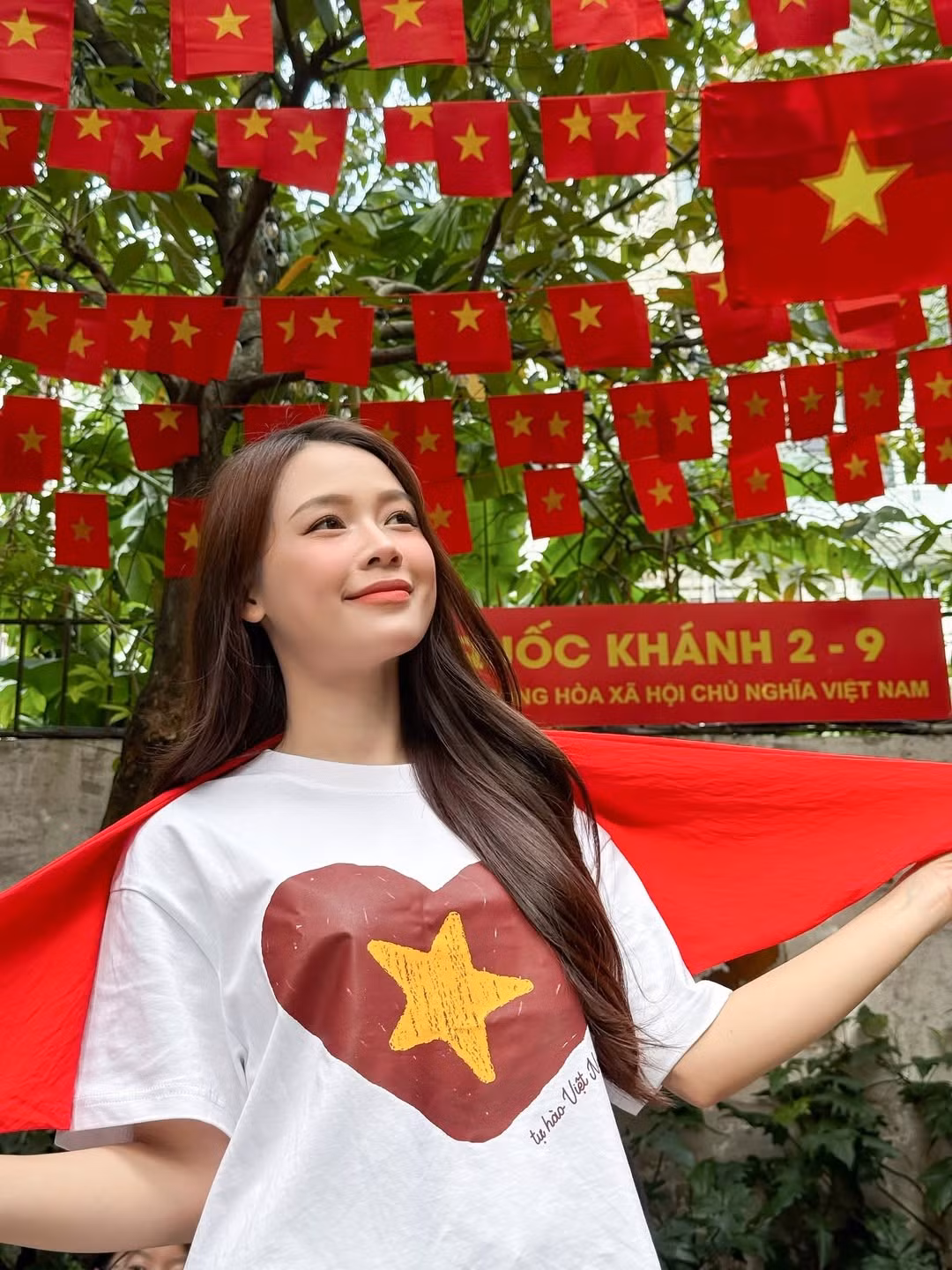 Bộ ảnh của Sam không chỉ là lời chúc mừng nhân dịp ngày lễ lớn của dân tộc mà còn truyền tải một thông điệp tích cực về lòng yêu nước. (Ảnh: IGNV)