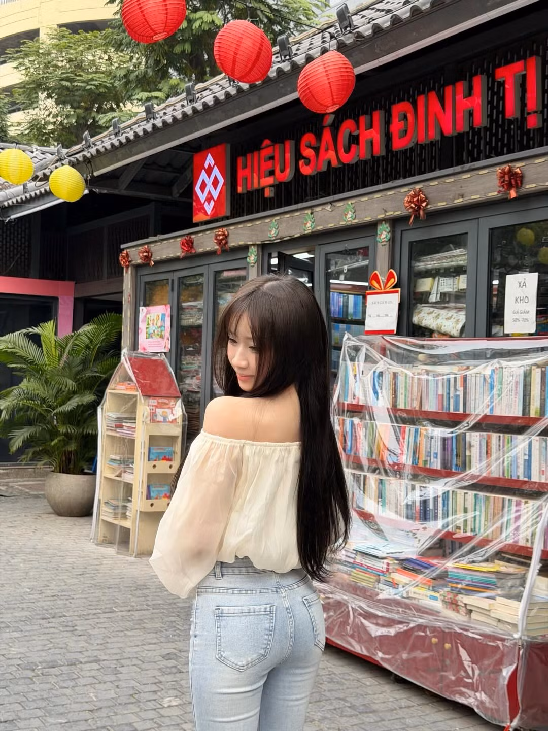 Dù mới công khai hẹn hò từ đầu năm 2024, chuyện tình giữa hậu vệ Phạm Minh Phúc và hot girl Hoàng Lan Anh đã nhận được sự ủng hộ nhiệt tình từ cộng đồng mạng. (Ảnh IGNV)