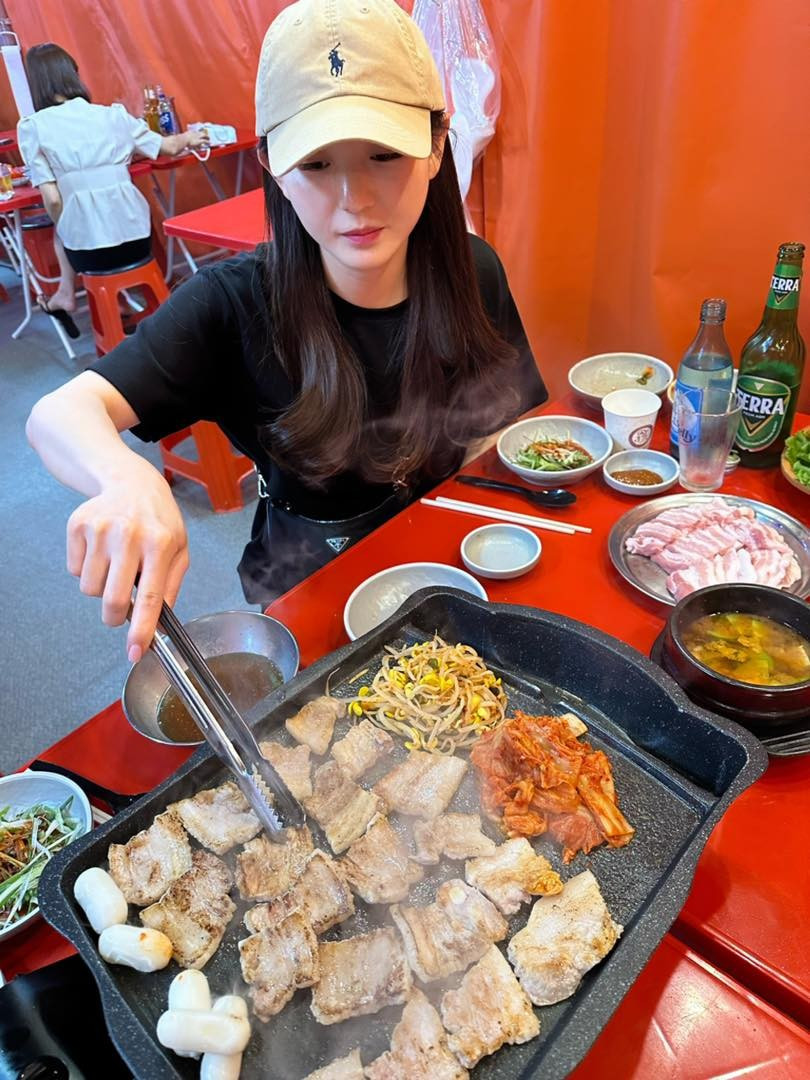 Dù tạm dừng "đấu trường" Mukbang, Hamzy khẳng định cô không hoàn toàn biến mất. Cô vẫn sẽ đăng tải các video ngắn (Shorts) đã quay sẵn hoặc các video dài cập nhật tình hình sức khỏe.