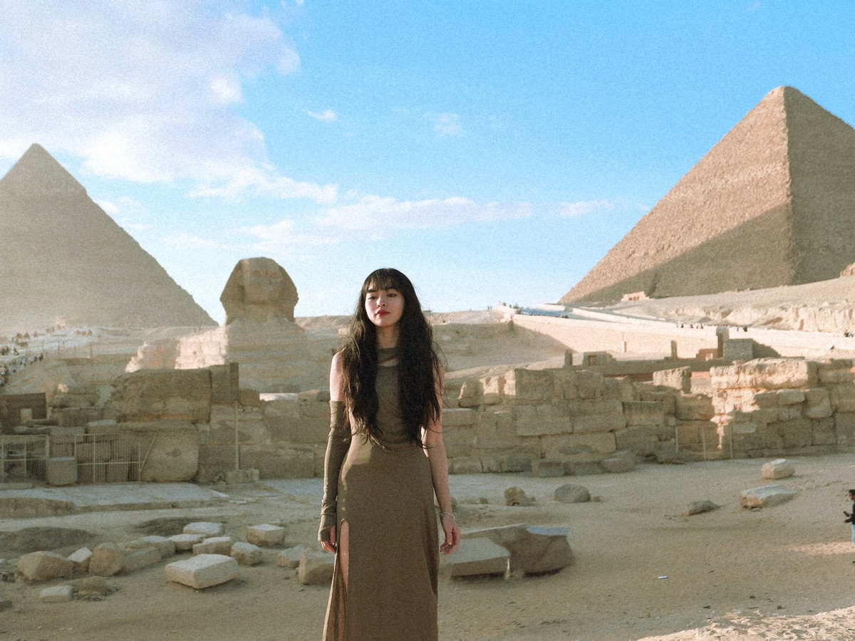 Dù nhiều người an ủi rằng "bên trong cũng không có gì đâu", nhưng với Khánh Vân, việc không được vào trong khiến mục đích ban đầu của chuyến đi chỉ đạt được một nửa, để lại cảm giác không trọn vẹn. (Ảnh: IGNV)