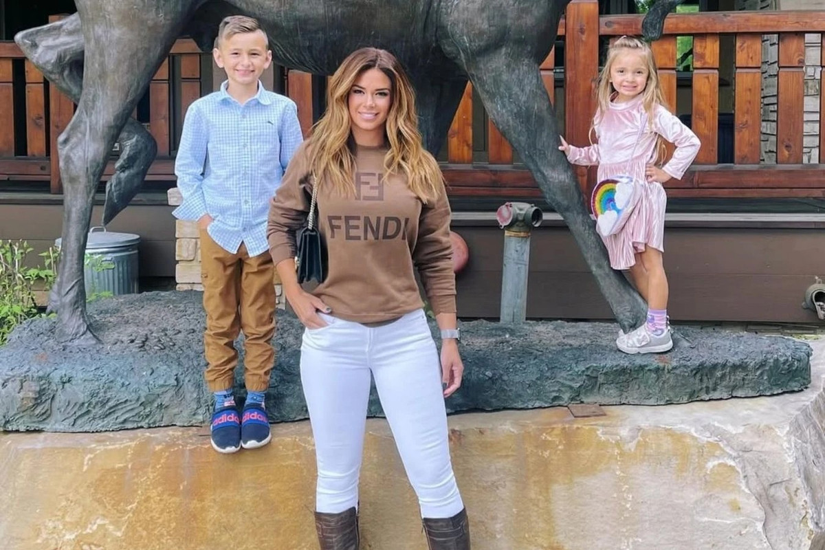 View - Nhan sắc nữ cảnh sát nóng bỏng viral khi làm nhiệm vụ | Báo Tri thức và Cuộc sống - TIN TỨC PHỔ BIẾN KIẾN THỨC 24H