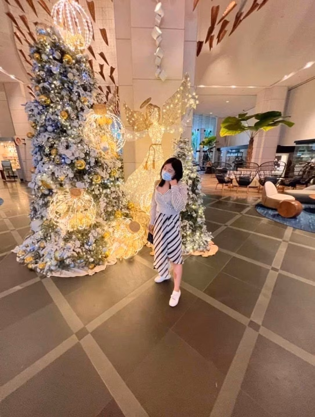 Thay vì những bức ảnh lung linh, lãng mạn, điều cô nhận được lại là những khoảnh khắc "dìm hàng" không thương tiếc.