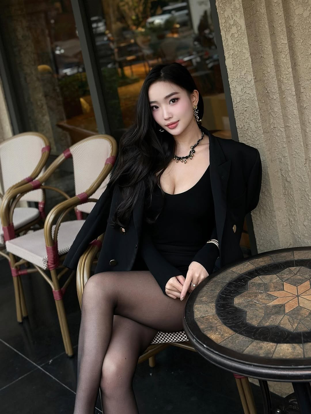 Cô là gương mặt mẫu ảnh tự do "đắt show" tại Hà Nội, được nhiều nhãn hàng thời trang săn đón nhờ phong thái làm việc chuyên nghiệp và khả năng "cân" mọi concept. (Ảnh: IGNV)