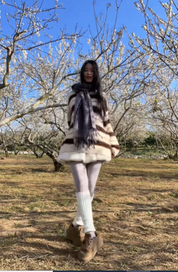 Tuy nhiên, nhiều netizen thẳng thắn cho rằng màn "tái xuất" này là một nỗ lực "tẩy trắng" vụng về. Nhiều người không hề quên lý do vì sao cô nàng phải biến mất khỏi mạng xã hội suốt thời gian qua.