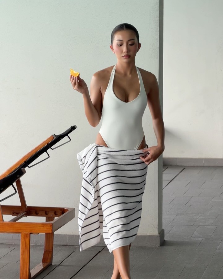 Từ sau khi lập gia đình, cô nàng định hướng theo gu thời trang táo bạo, nóng bỏng, không ngại phô diễn những đường cong cơ thể trong các bộ ảnh được đăng tải. (Ảnh: IGNV)