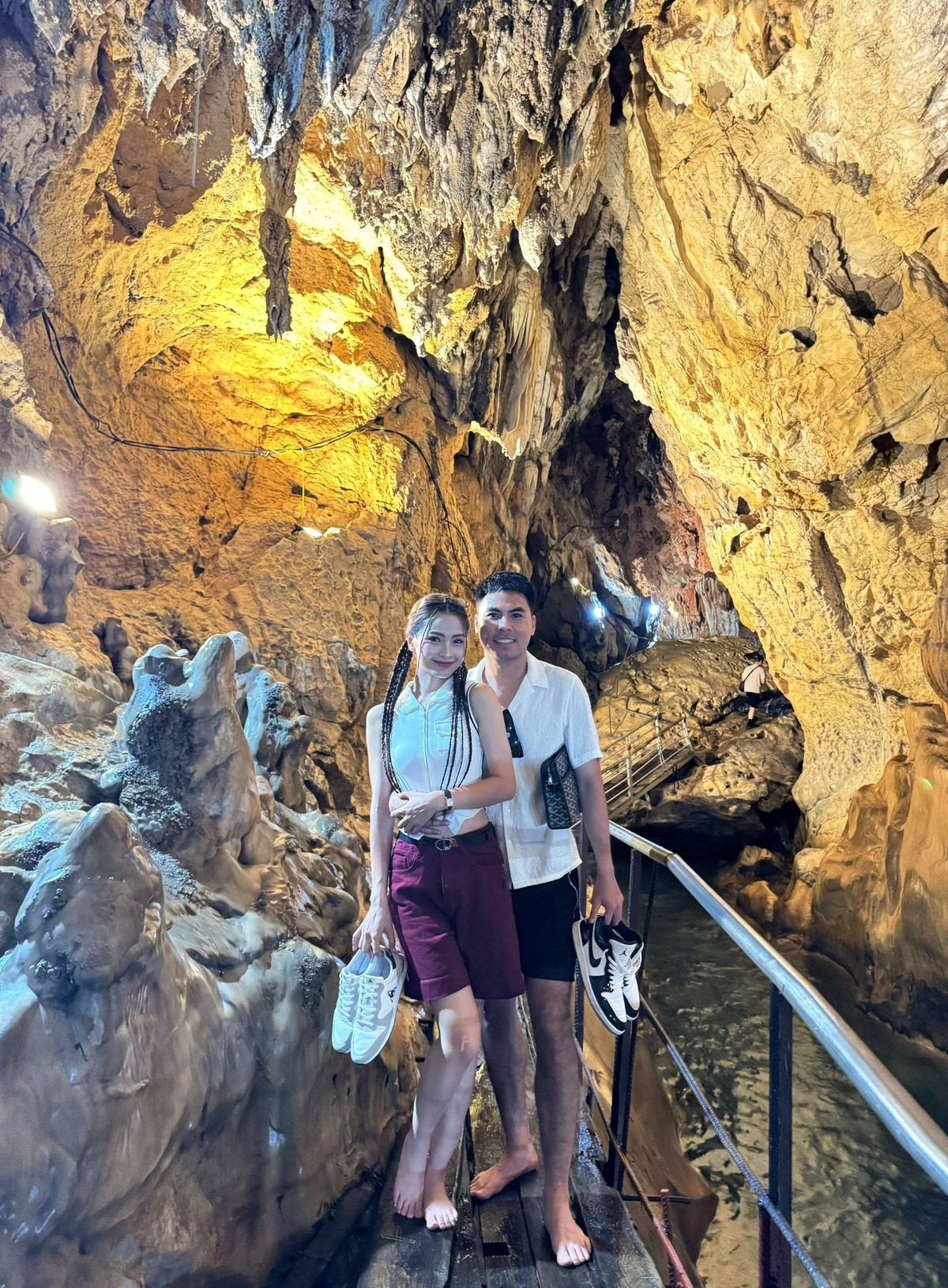 Cả hai thường xuyên chia sẻ những khoảnh khắc hạnh phúc bên nhau, đặc biệt là những chuyến du lịch ngọt ngào. (Ảnh: FB Nguyễn Huyền Trang)