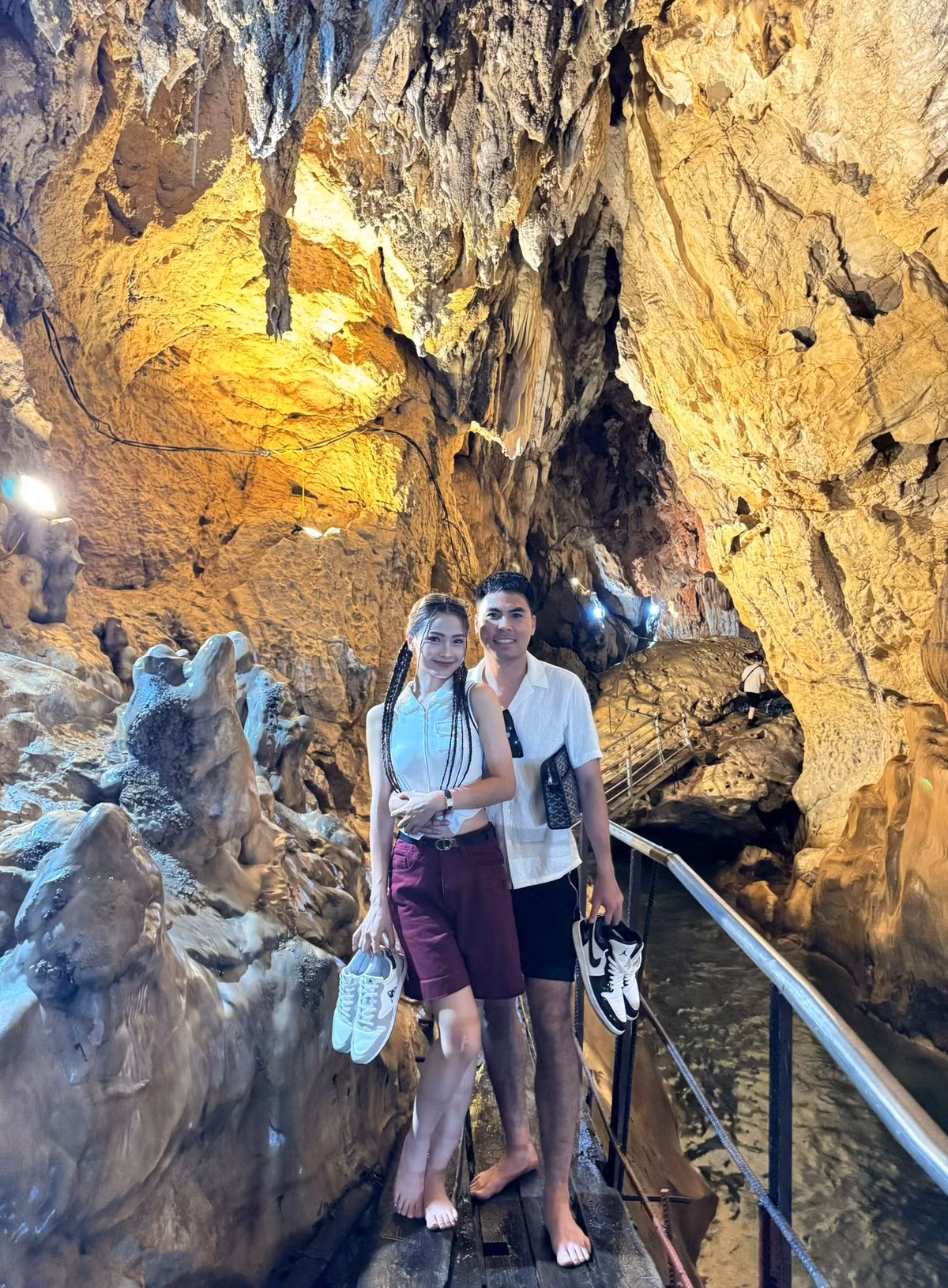 Cả hai thường xuyên chia sẻ những khoảnh khắc hạnh phúc bên nhau, đặc biệt là những chuyến du lịch ngọt ngào. (Ảnh: FB Nguyễn Huyền Trang)