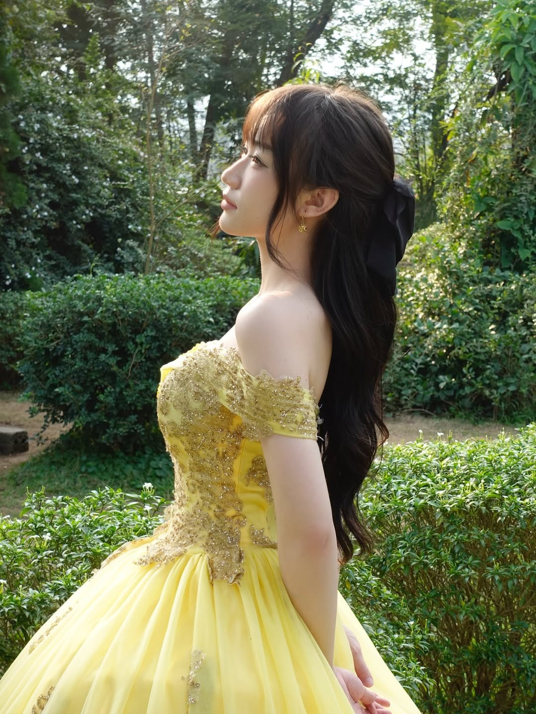 Lối trang điểm trong trẻo, nhấn vào đôi mắt long lanh càng làm nổi bật đường nét thanh tú trên gương mặt của nữ TikToker. (Ảnh: IGNV)