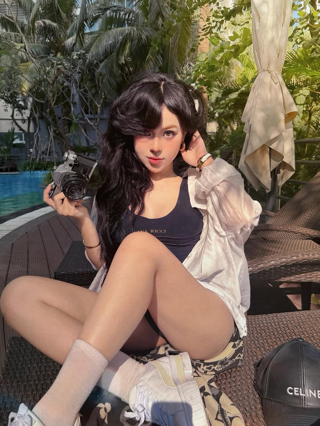 Theo đuổi phong cách gợi cảm nhưng tinh tế, Bảo Khuyên biết cách chọn lọc trang phục để tôn vinh đường nét cơ thể mà vẫn giữ được sự trẻ trung, đúng lứa tuổi. (Ảnh: IGNV)