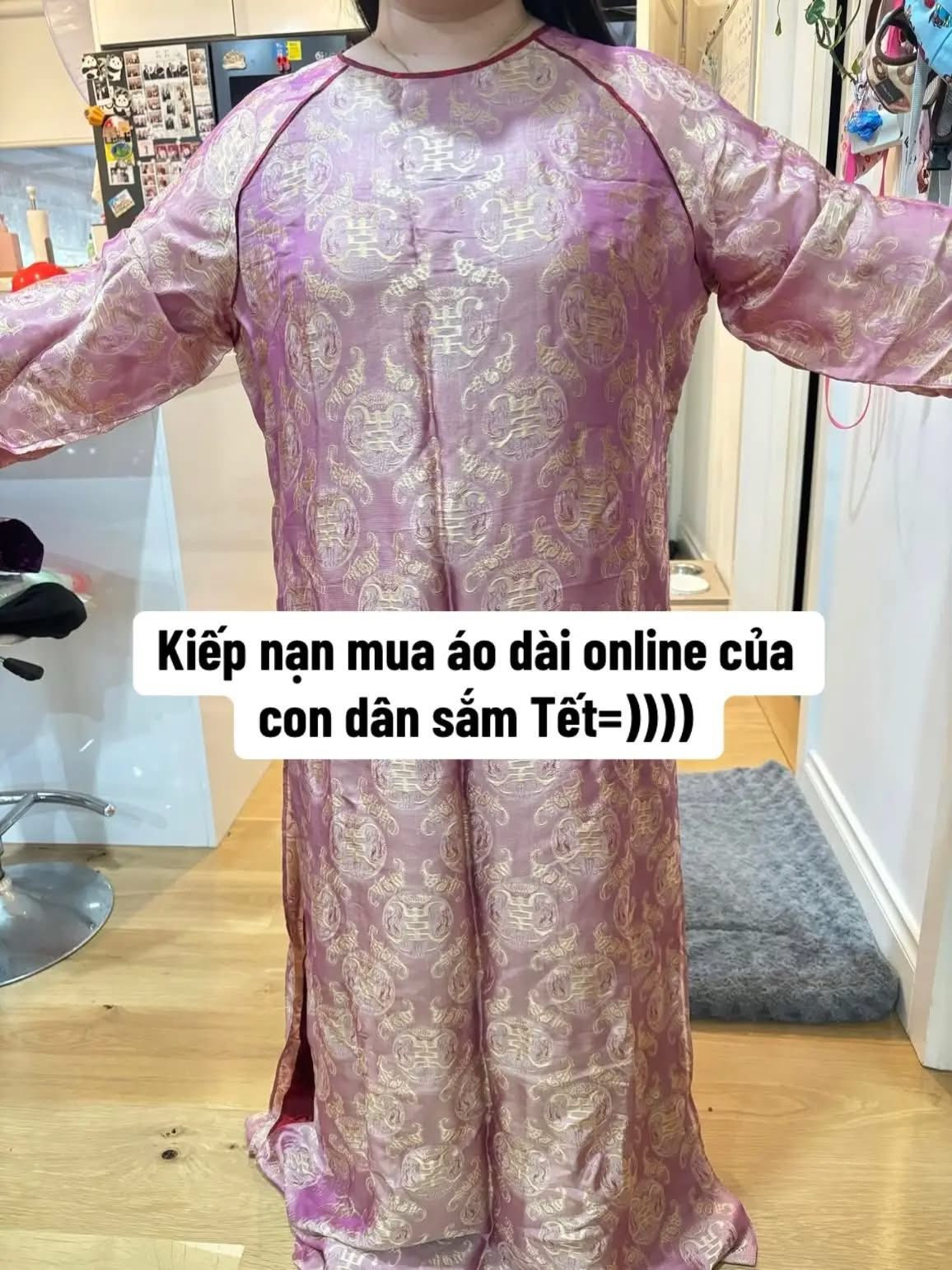 Tết Nguyên Đán là dịp để mọi người xúng xính trong những tà áo dài truyền thống. Tuy nhiên, thay vì nhận được sự rạng rỡ, không ít "con dân sắm Tết" đã phải nhận về những "cú lừa" đau đớn khi đặt hàng qua mạng. Loạt ảnh "thực tế vs quảng cáo" trong một bài đăng mới đây đang khiến cộng đồng mạng vừa thương vừa buồn cười. (Ảnh: Một góc khác nhà AH)