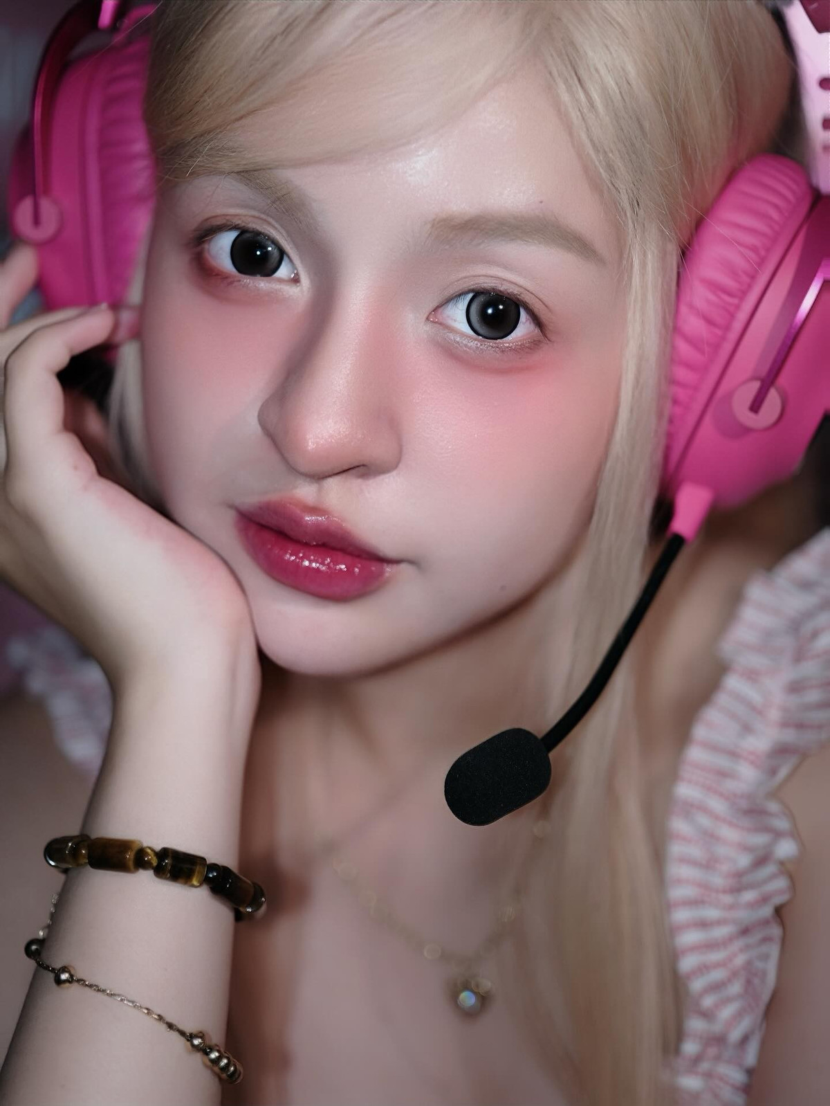 Cô nàng thường xuyên cập nhật hình ảnh trong thời gian bầu bì lên trang cá nhân, nhận về nhiều bình luận tích cực từ cộng đồng mạng. (Ảnh: Instagram @po.trann)