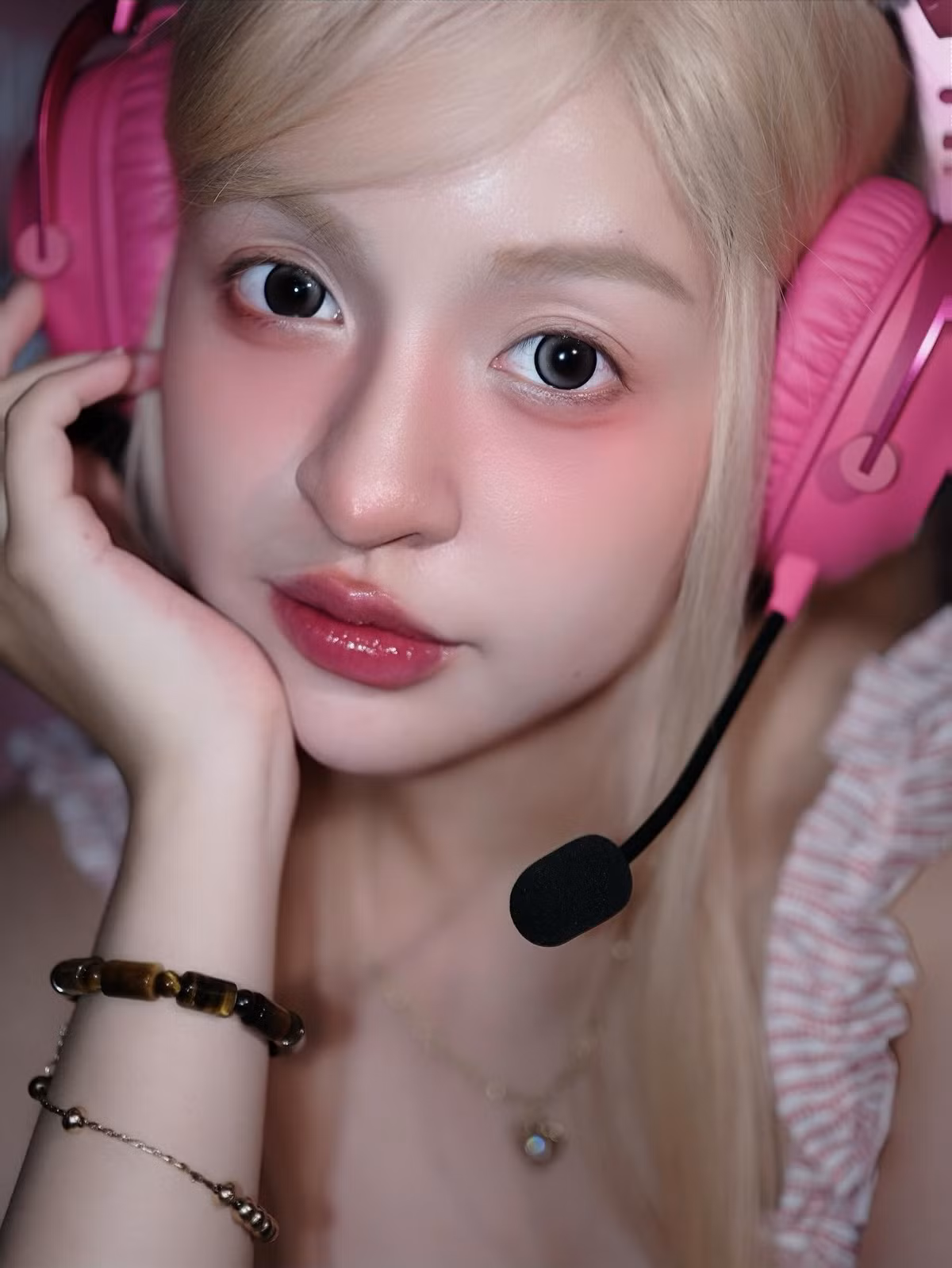 Cô nàng thường xuyên cập nhật hình ảnh trong thời gian bầu bì lên trang cá nhân, nhận về nhiều bình luận tích cực từ cộng đồng mạng. (Ảnh: Instagram @po.trann)