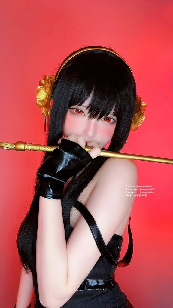 Gần đây, tấm ảnh cosplay nhân vật Tatsumaki (Tornado of Terror - Long Quyển Bão) trong series anime nổi tiếng One-Punch Man của cô nàng đã nhanh chóng "gây bão" và được cộng đồng mạng chia sẻ rầm rộ. (Ảnh: IG @senyamiku)