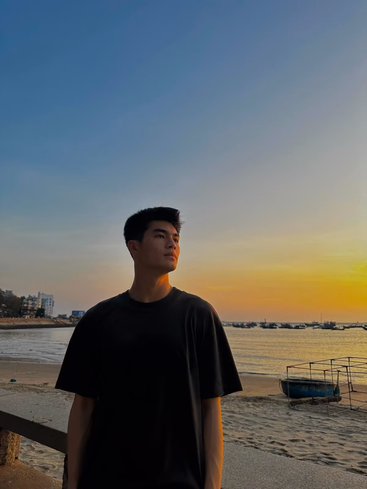 Trung Kiên sở hữu vẻ ngoài nam tính, gương mặt góc cạnh. (Ảnh: FBNV)