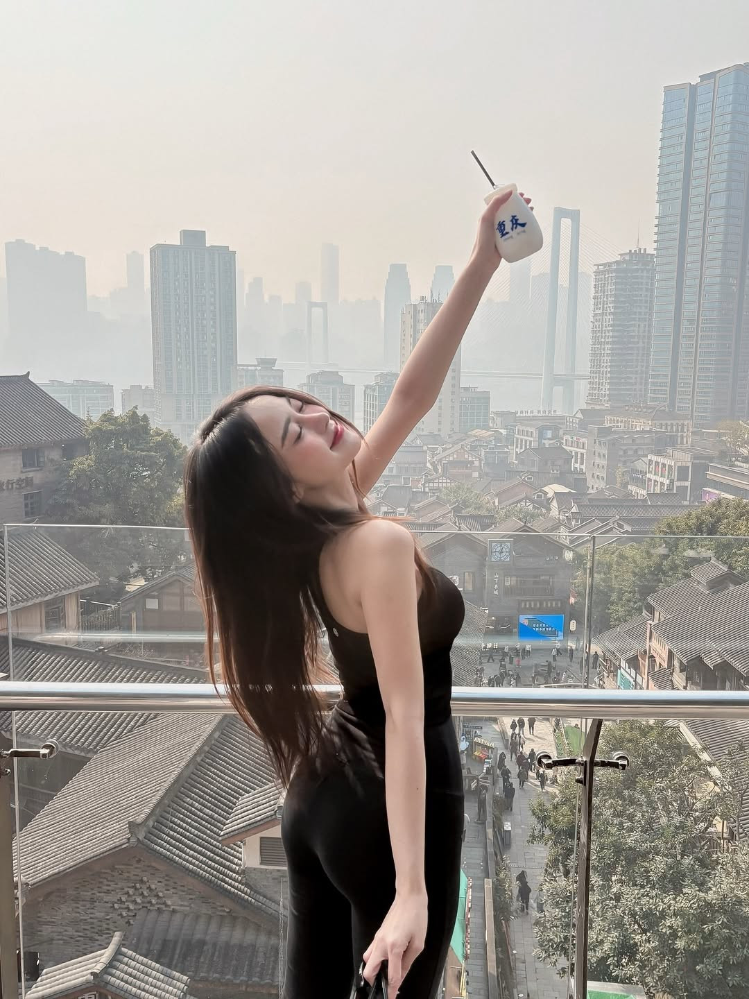 Hiện tại, cô sở hữu hơn 1.5 triệu người theo dõi trên Instagram và là gương mặt đại diện cho nhiều nhãn hàng mỹ phẩm, thời trang lớn. (Ảnh: IGNV)