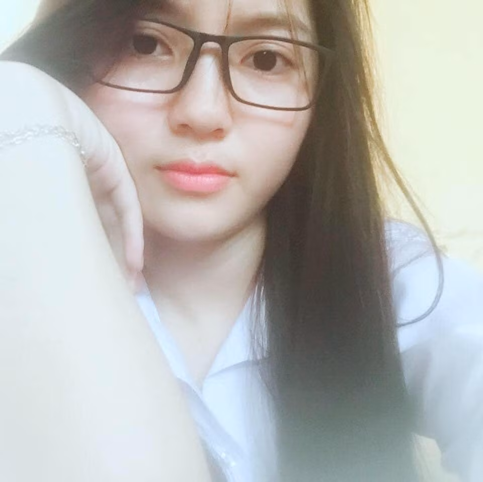 Trước khi phẫu thuật thẩm mỹ, Chu Thanh Huyền sở hữu nhan sắc xinh xắn, ưa nhìn.