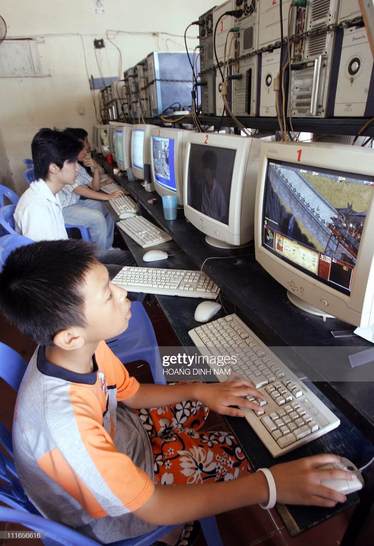 Trong khi đó, Sài Gòn với các khu như Nguyễn Thị Minh Khai, 3/2, CMT8, Phan Đăng Lưu... cũng tấp nập không kém. (Ảnh: Hoang Dinh Nam, Chau Doan)