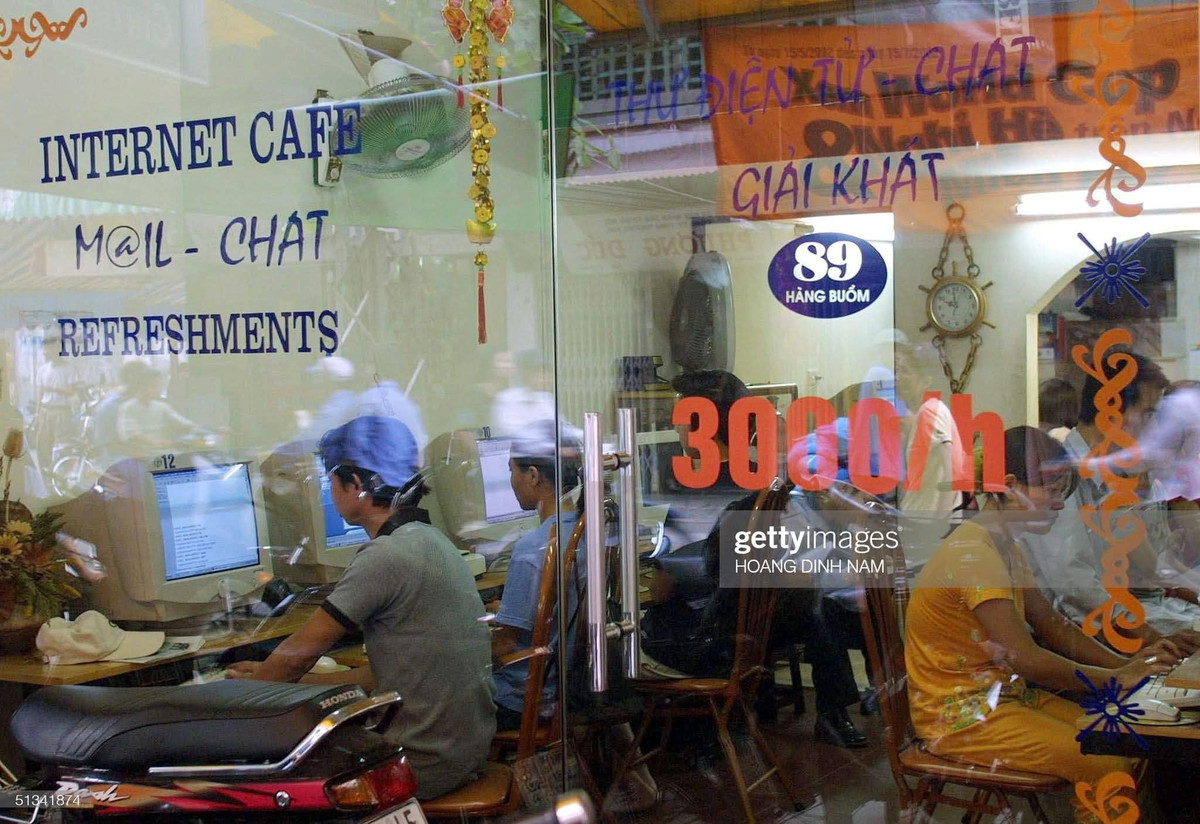 Có những buổi “cúp học đi net”, có những đêm “ngủ gục trên bàn phím”, hay những buổi chia nhau gói mì Hảo Hảo để “cày thâu đêm”… Tất cả đã tạo nên một thời kỳ hoàng kim đáng nhớ. (Ảnh: Hoang Dinh Nam, Chau Doan)