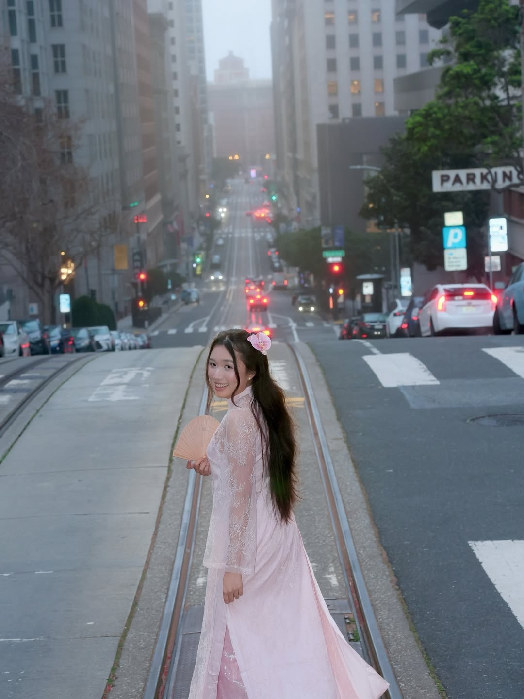 Người hâm mộ tinh ý nhận ra Jenny Huỳnh ngày càng nhuận sắc và có sự đầu tư kỹ lưỡng hơn cho hình ảnh cá nhân. Dù sống và học tập tại Mỹ từ lâu, nhưng qua bộ ảnh này, Jenny một lần nữa khẳng định tình yêu và niềm tự hào đối với văn hóa Việt Nam. (Ảnh: IGNV)