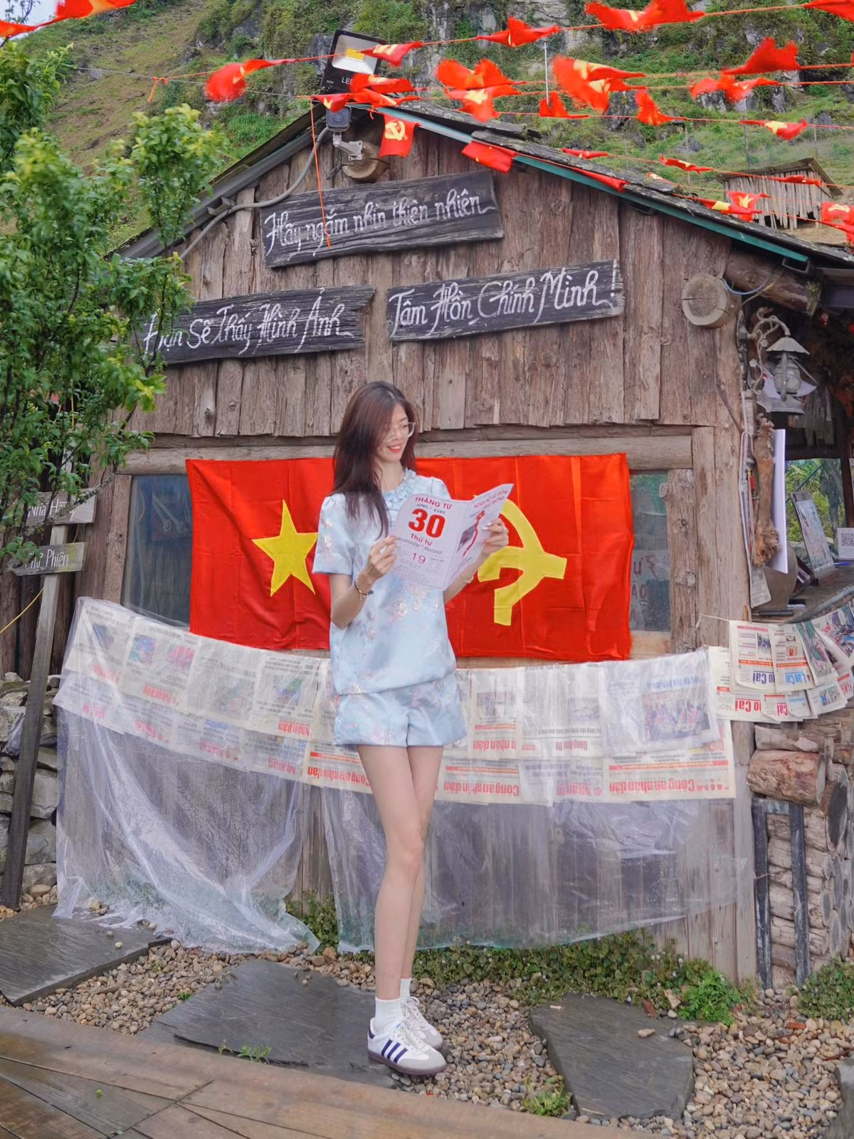 Thúy Nga sở hữu chiều cao 1m85, cân nặng chưa tới 50kg nên vóc dáng càng mảnh mai.