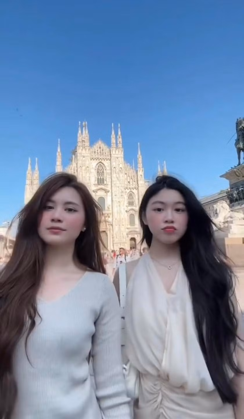 Nhiều bình luận bày tỏ sự ngưỡng mộ trước nhan sắc và tố chất của cả Lọ Lem và Hạt Dẻ, cho rằng cả hai đều có tiềm năng trở thành những nhân tố nổi bật trong tương lai.