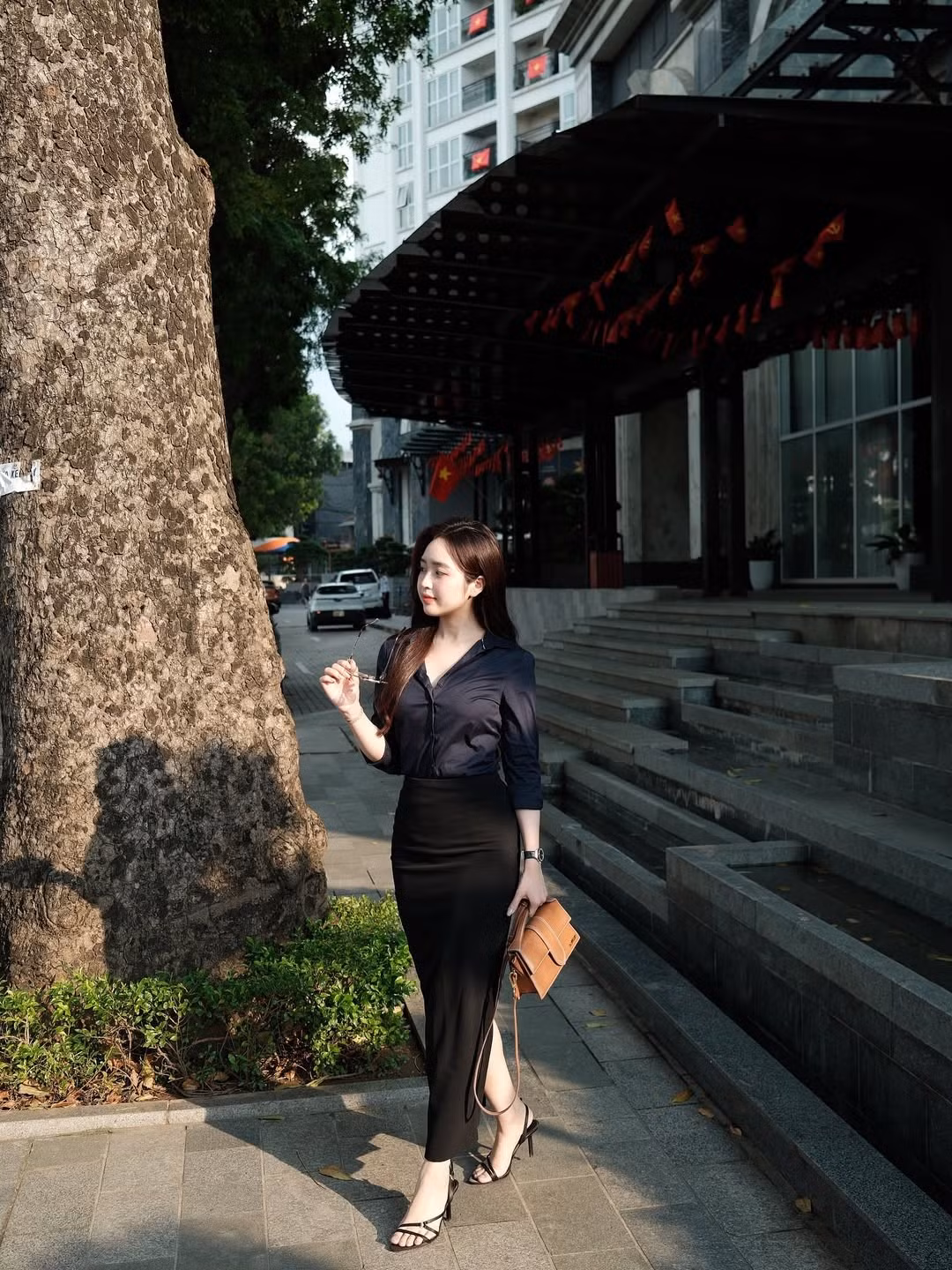 Không chỉ ghi điểm với trang phục, Lê Phương Anh còn thể hiện thần thái tự tin, cuốn hút. Dù ở góc nghiêng mơ màng hay trực diện rạng rỡ, cô nàng luôn toát lên vẻ đẹp dịu dàng và đầy sức sống. (Ảnh: IGNV)