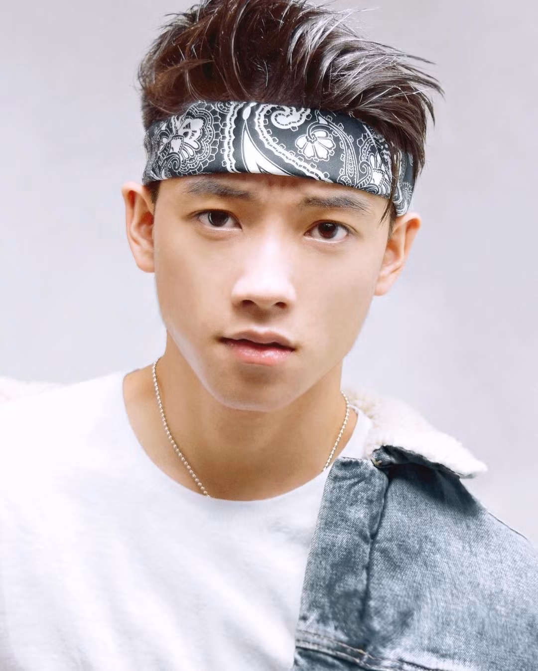 Không chỉ vậy, Chris Khoa Nguyễn cũng là hình tượng con nhà người ta với bảng thành tích ấn tượng. Năm 2016, Khoa nhận được 6 lời mời làm thực tập sinh từ các công ty hàng đầu như Google, Apple, Goldman Sachs, BlackRock, Bank of England và HSBC. (Ảnh: IGNV)