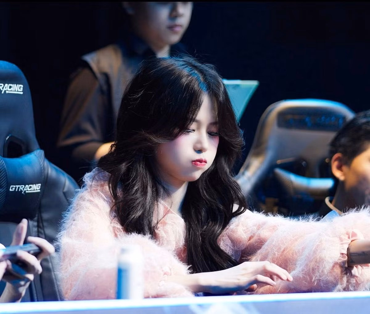 Vẻ ngoài xinh đẹp của YuGi đã trở thành một "vũ khí" bí mật, mang đến một làn gió mới và yếu tố giải trí chưa từng có cho một giải đấu vốn dĩ rất căng thẳng. (Ảnh: FBNV)