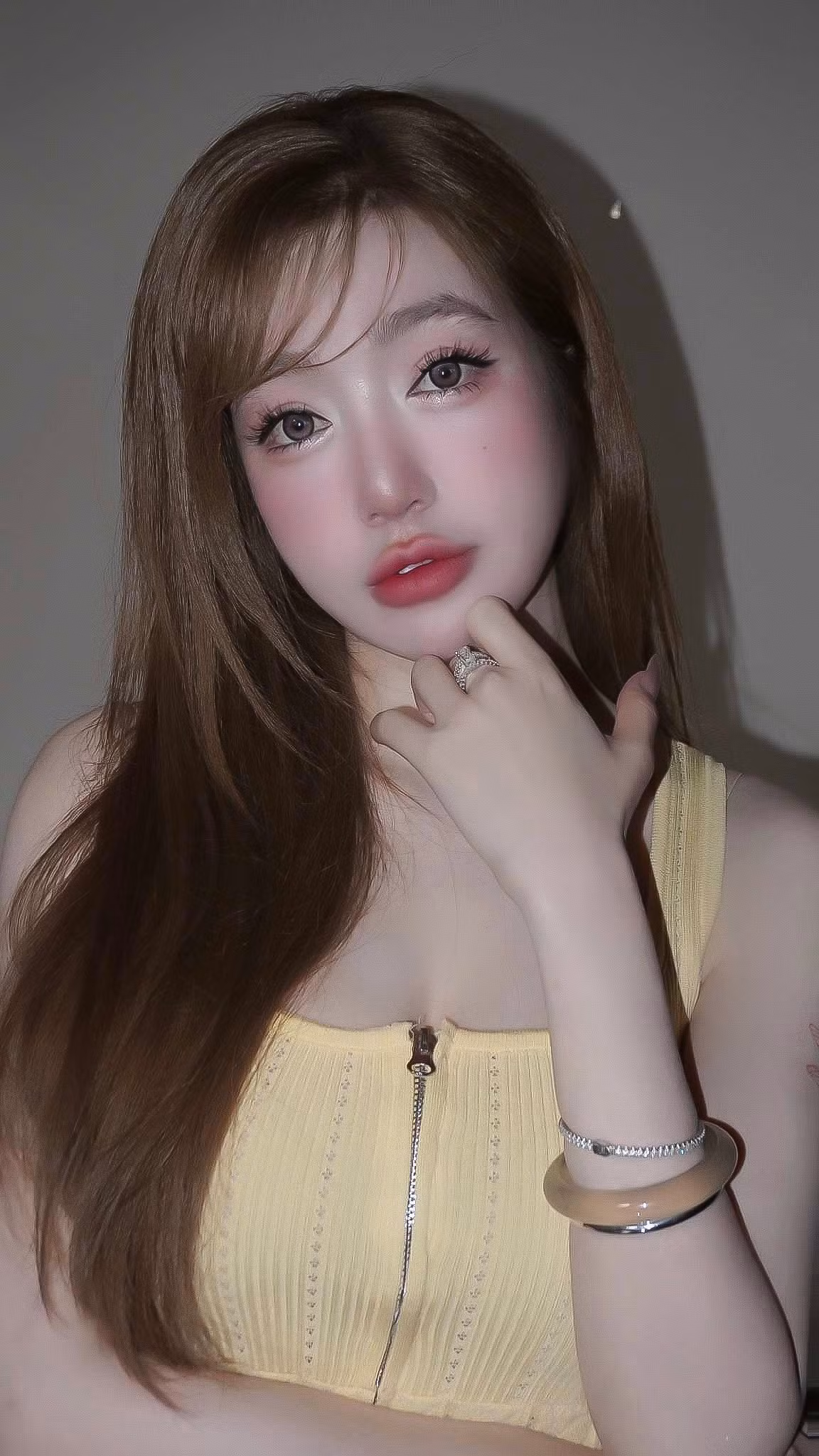 Dù đã bước qua ngưỡng tuổi 30 và là mẹ của hai thiên thần nhỏ Cadie Mộc Trà và Alfie Túc Mạch, Elly Trần vẫn duy trì được hình tượng gợi cảm và nhan sắc đỉnh cao. (Ảnh: FBNV)