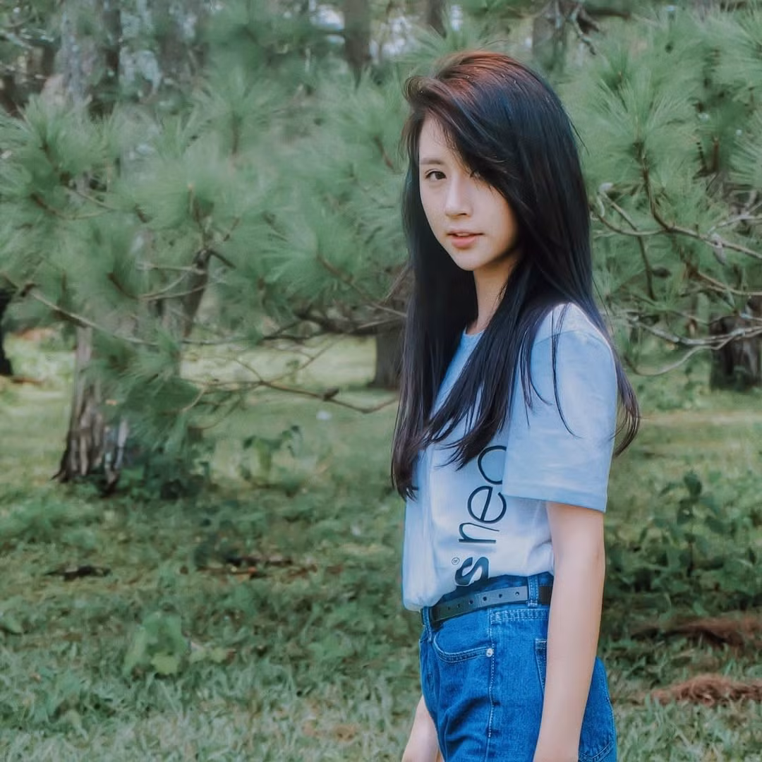 Những tấm hình được chụp qua các app chỉnh ảnh thời bấy giờ (như B612 hay Snow) khiến làn da trắng sáng bật tông, tạo nên vẻ ngoài lung linh đúng chuẩn "thần tiên tỷ tỷ". (Ảnh: IGNV)