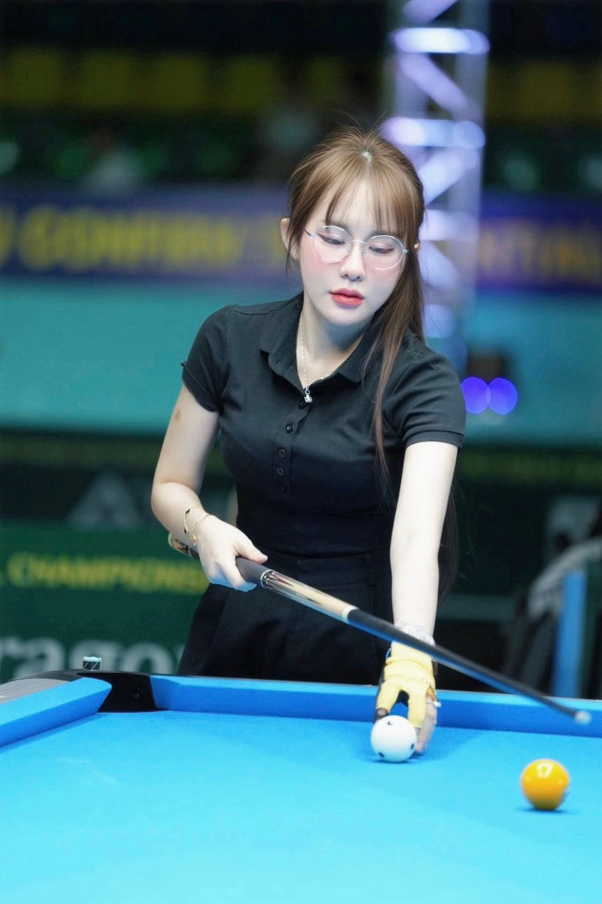 Với vẻ ngoài nổi bật, cô nàng thu hút về cho mình lượng fan lớn. Mỗi bài đăng hay hình ảnh mới được cập nhật đều thu hút về lượng tương tác khủng từ người hâm mộ.