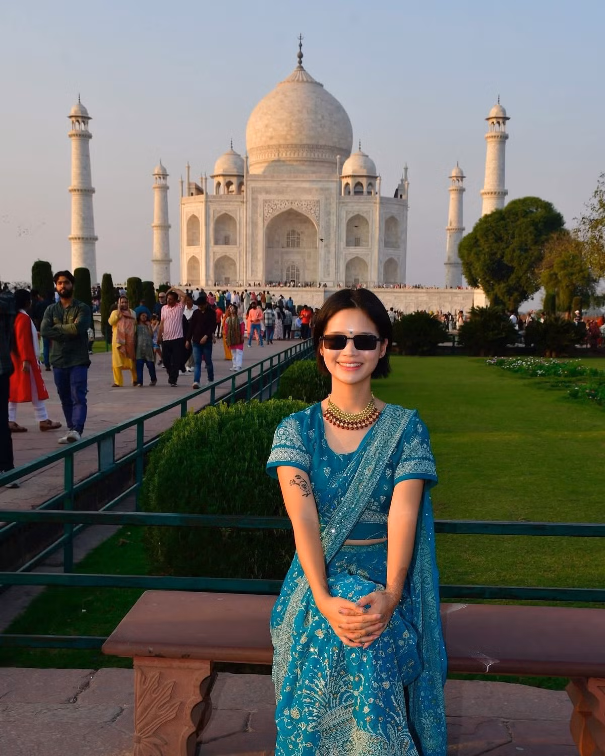 Những trải nghiệm độc đáo có một không hai khiến người xem bị cuốn theo hành trình của cô nàng.