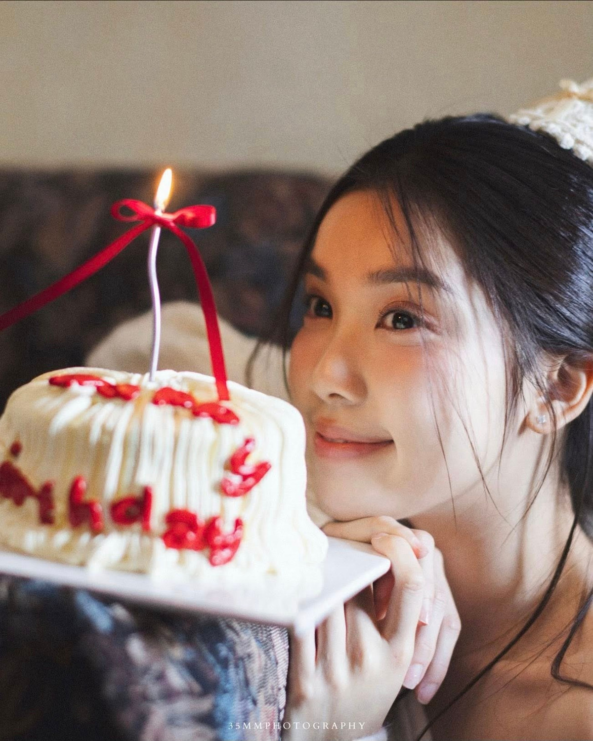 Bước sang tuổi 25, bộ ảnh không chỉ là món quà tri ân người hâm mộ mà còn là lời khẳng định về một phiên bản Trịnh Hà Vi rạng rỡ nhất, sẵn sàng cho những bước tiến mới trong sự nghiệp. (Ảnh: FBNV)