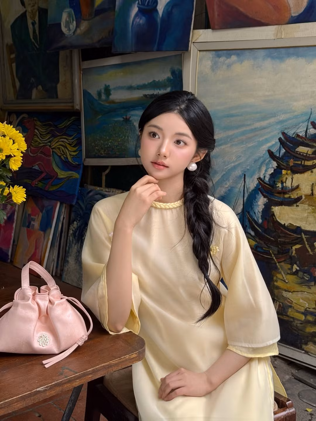 Vốn nổi tiếng với danh xưng "Tiên nữ Mukbang" nhờ những video thưởng thức ẩm thực triệu view và nhan sắc ngọt ngào, mới đây, Quỳnh Trương lại một lần nữa khiến cộng đồng mạng "dậy sóng" khi tung bộ ảnh mới trong hình ảnh một người con gái Việt Nam truyền thống. (Ảnh: IGNV)